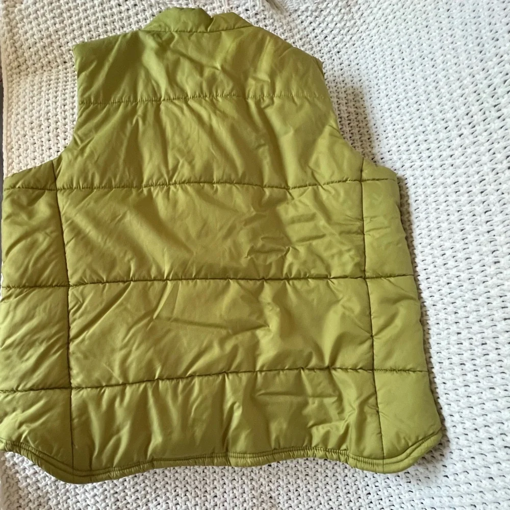 Studio Works Women's Green Puffer Vest, Zippered & Button Down, Pockets; Size LP